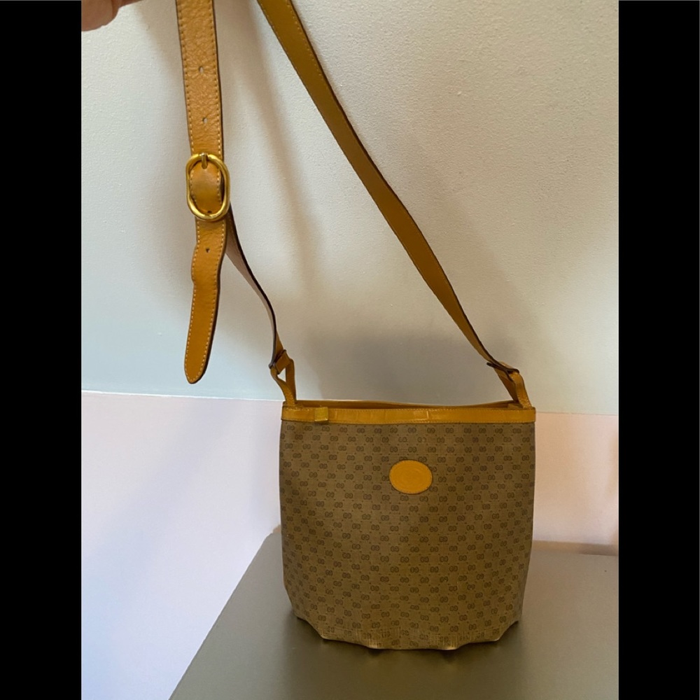 Sold! Authentic monogram Gucci crossbody bag - Picture 2 of 15